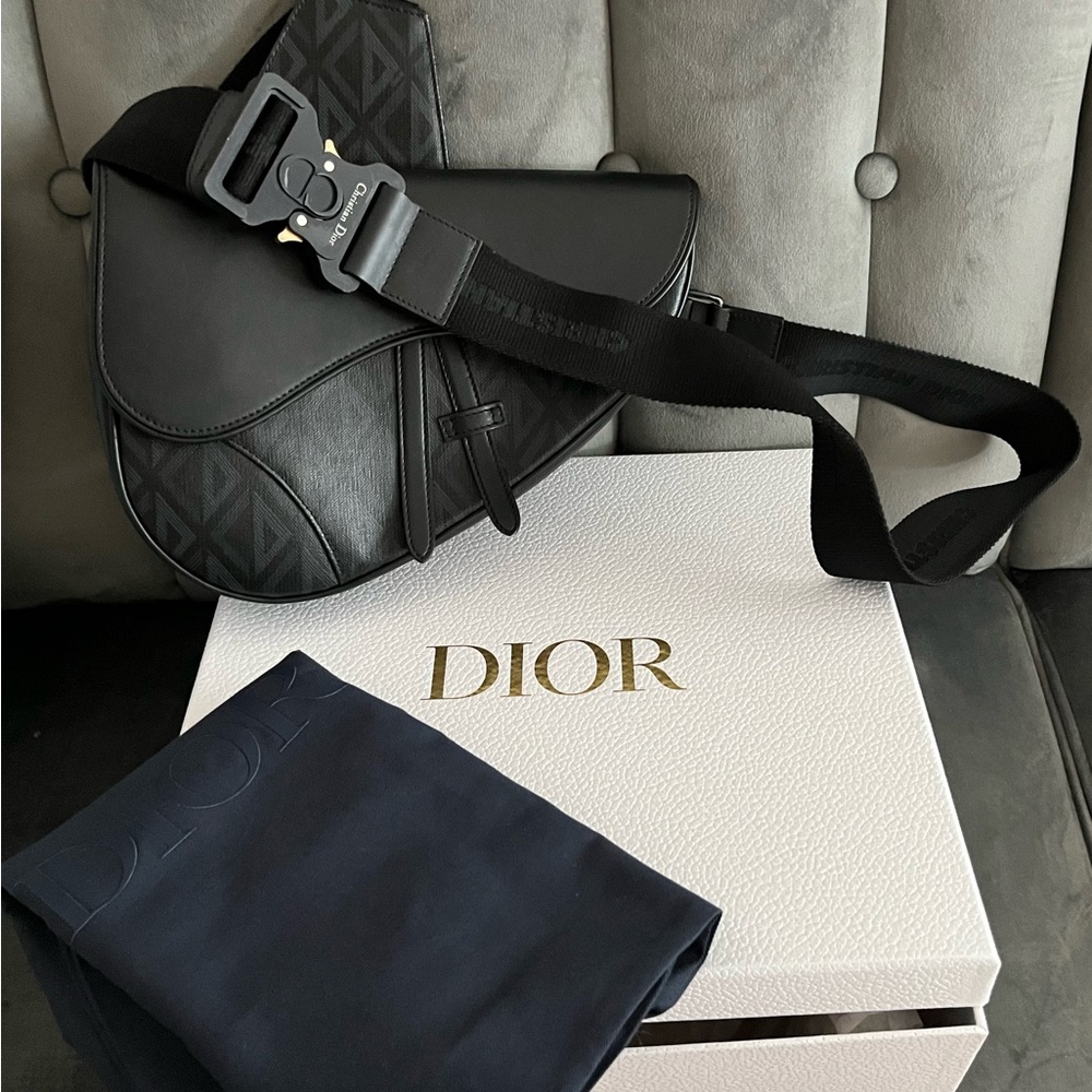 Authentic DIOR unisex diamond canvas leather bag. SS’22 collection.